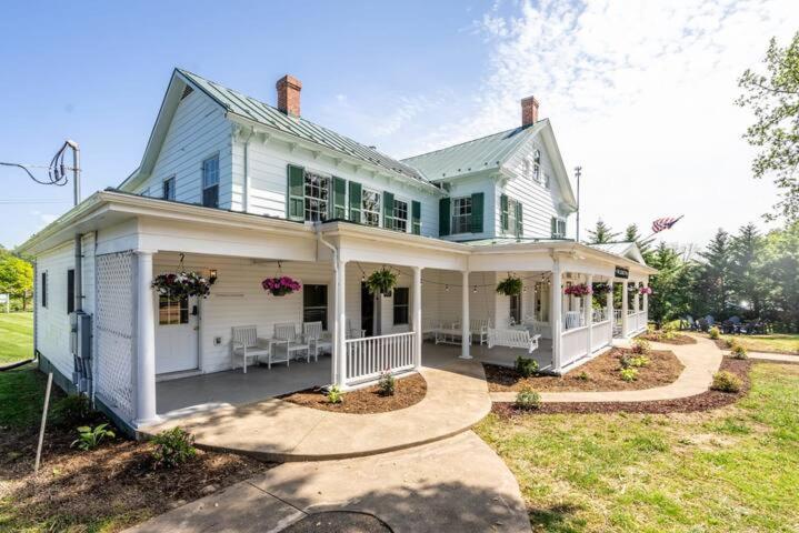 The Legacy Inn ルーレイ エクステリア 写真