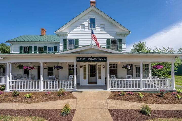 The Legacy Inn ルーレイ エクステリア 写真