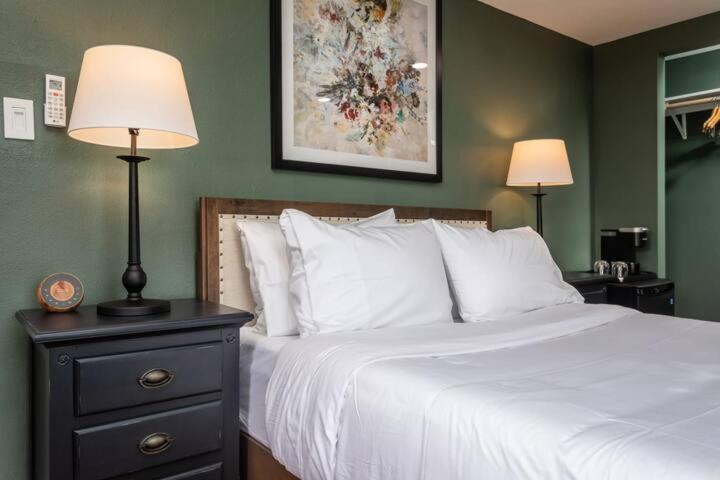 The Legacy Inn ルーレイ エクステリア 写真